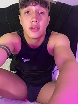 Snapshot of merlyn_00 chatting on January 7, 10:30 pm merlyn 00 online show from January 7, 10:30 pm