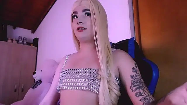 Snapshot of bubble_red chatting on February 21, 9:17 pm bubble red online show from February 21, 9:17 pm