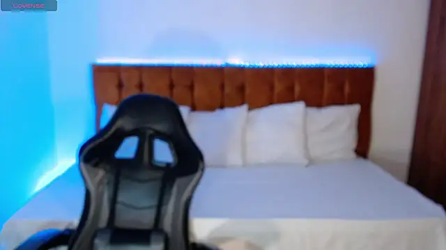 alexiaaross online show from October 24, 8:02 am