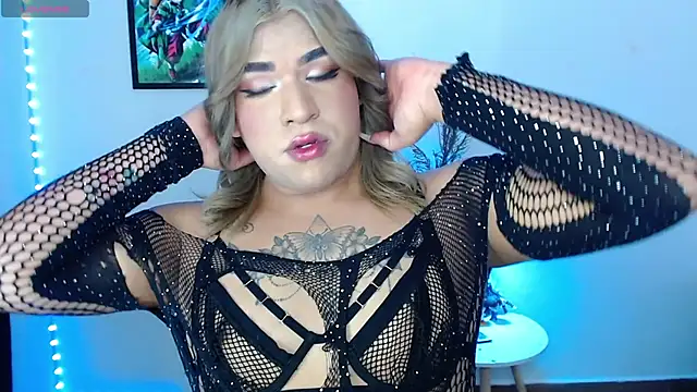 Snapshot of alexiaaross chatting on June 30, 2:17 pm alexiaaross online show from June 30, 2:17 pm