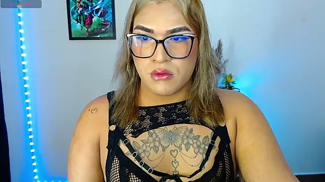 Snapshot of alexiaaross chatting on July 1, 1:11 pm alexiaaross online show from July 1, 1:11 pm