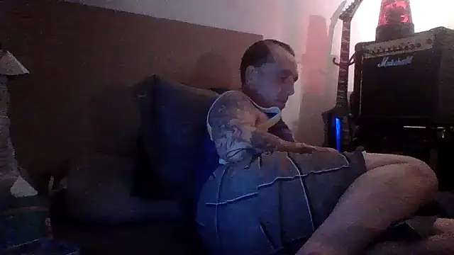 CandiedPompano online show from December 3, 2:56 am