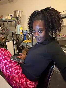 Snapshot of choclatepeaach chatting on January 13, 2:26 am choclatepeaach online show from January 13, 2:26 am