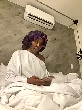 Snapshot of choclatepeaach chatting on December 2, 12:22 am choclatepeaach online show from December 2, 12:22 am