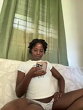 Snapshot of choclatepeaach chatting on February 11, 1:00 pm choclatepeaach online show from February 11, 1:00 pm