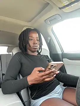 choclatepeaach online show from April 13, 5:50 pm