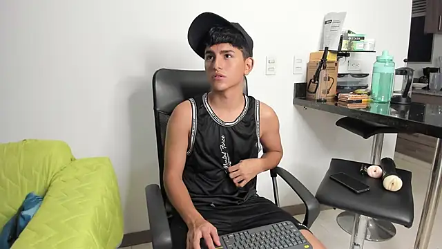 Lyam ap online show from January 24, 8:02 am