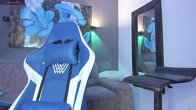 Lyam ap online show from April 18, 8:42 pm