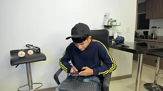 Lyam ap online show from January 17, 8:02 am