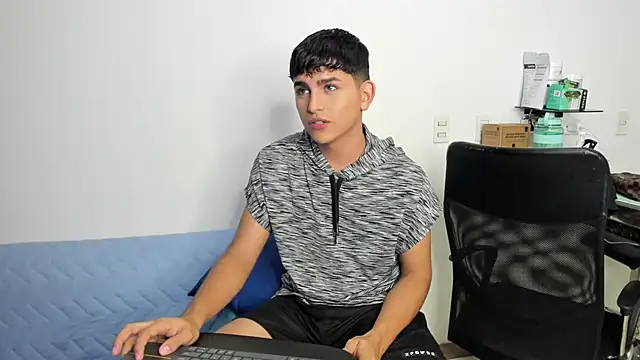 Lyam ap online show from February 4, 4:26 am