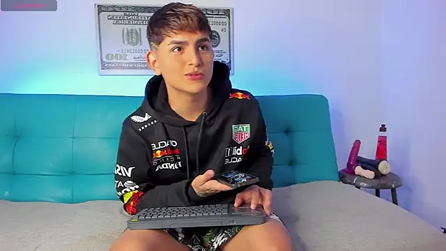 Lyam ap online show from December 21, 10:06 am