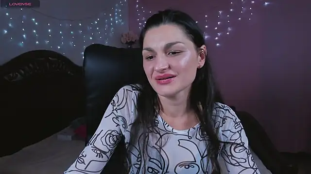 Monica Smash online show from December 8, 1:08 am