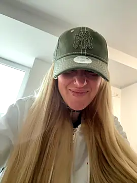 Snapshot of MazeSin chatting on September 17, 5:31 am MazeSin online show from September 17, 5:31 am