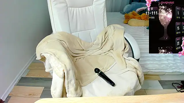 Snapshot of CooperAllana chatting on September 18, 6:38 am CooperAllana online show from September 18, 6:38 am