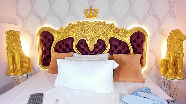 KendralHolson online show from September 12, 4:45 am