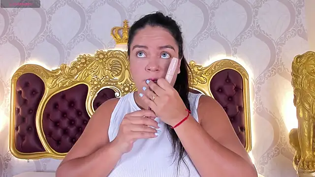 KendralHolson online show from April 21, 4:30 am