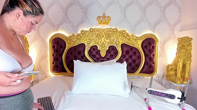 KendralHolson online show from October 8, 4:58 am