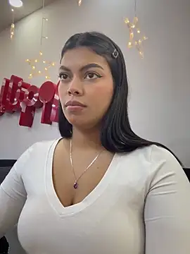 jennifer oliveira online show from December 4, 5:17 am