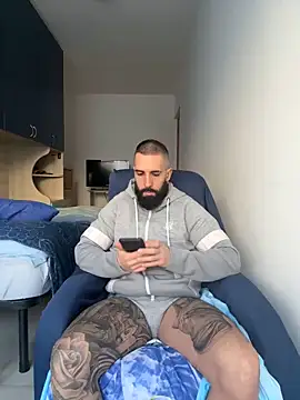 Snapshot of Gioeltoro89 chatting on February 22, 3:46 pm Gioeltoro89 online show from February 22, 3:46 pm