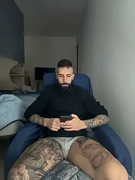 Snapshot of Gioeltoro89 chatting on December 19, 3:47 pm Gioeltoro89 online show from December 19, 3:47 pm