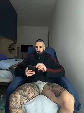 Snapshot of Gioeltoro89 chatting on February 8, 3:54 pm Gioeltoro89 online show from February 8, 3:54 pm