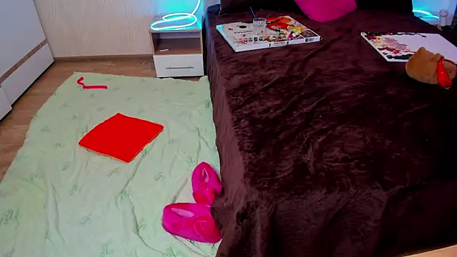 Miss Elsa  online show from March 11, 5:13 am