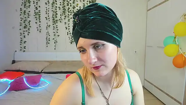 Miss Elsa  online show from March 22, 8:18 am