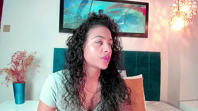 Snapshot of AntonellaHall_ chatting on January 13, 11:58 am AntonellaHall online show from January 13, 11:58 am