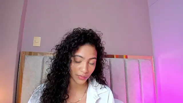 Snapshot of AntonellaHall_ chatting on January 14, 12:20 pm AntonellaHall online show from January 14, 12:20 pm