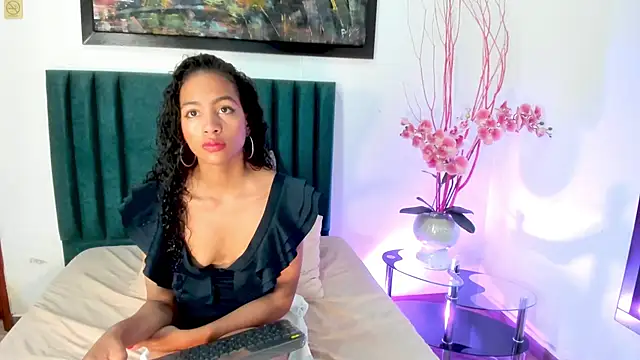 AntonellaHall  online show from February 6, 11:53 am