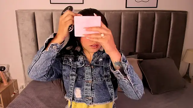 Snapshot of Emmy-Turnner chatting on December 2, 11:45 am Emmy-Turnner online show from December 2, 11:45 am