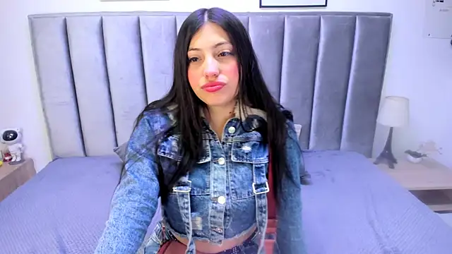 Snapshot of Emmy-Turnner chatting on December 16, 12:09 pm Emmy-Turnner online show from December 16, 12:09 pm