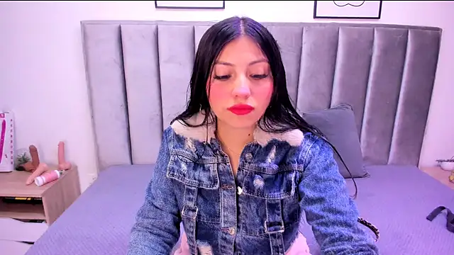 Snapshot of Emmy-Turnner chatting on October 24, 12:15 pm Emmy-Turnner online show from October 24, 12:15 pm