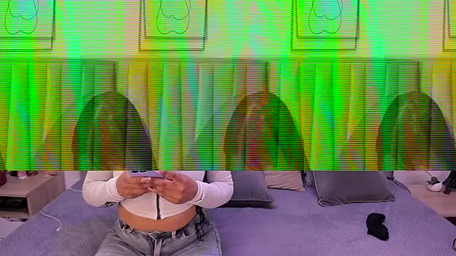 Snapshot of Emmy-Turnner chatting on November 13, 2:32 pm Emmy-Turnner online show from November 13, 2:32 pm