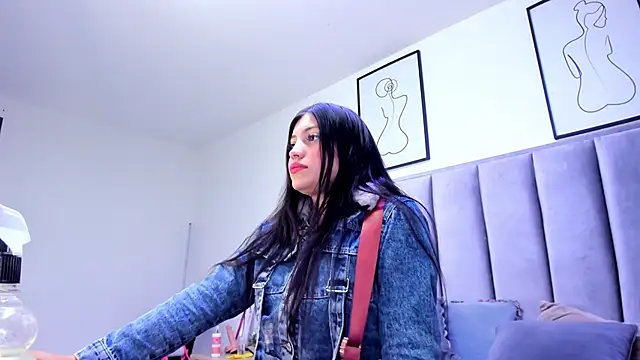 Snapshot of Laiia_Page chatting on December 16, 12:20 pm Laiia Page online show from December 16, 12:20 pm