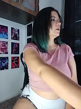 gigiqueen 18 online show from June 9, 3:35 pm