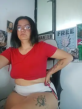 gigiqueen 18 online show from May 13, 3:30 pm