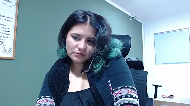 gigiqueen 18 online show from March 14, 11:55 pm