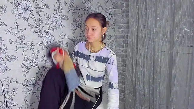 EllaSky xoxo online show from November 17, 8:35 pm