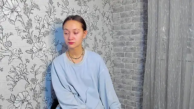 EllaSky xoxo online show from November 8, 11:30 pm