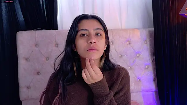 Snapshot of Alyssa_jones chatting on January 15, 1:14 pm Alyssa jones online show from January 15, 1:14 pm