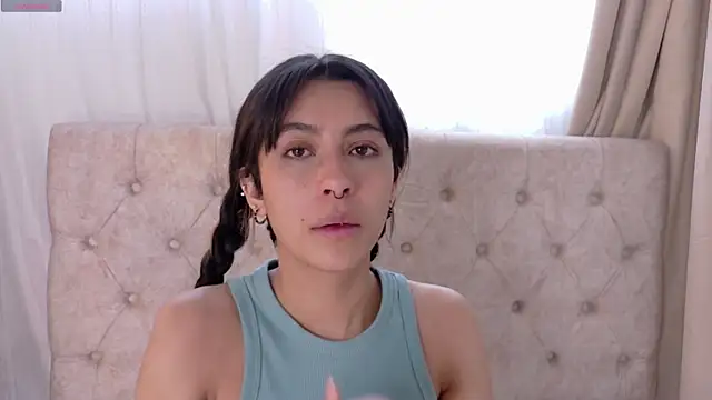 Snapshot of Alyssa_jones chatting on December 2, 2:08 pm Alyssa jones online show from December 2, 2:08 pm