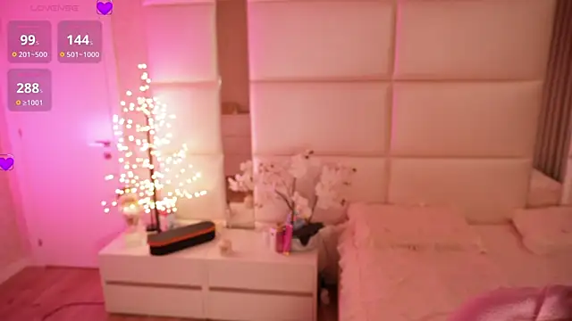 Lilly Colins online show from April 3, 7:42 pm