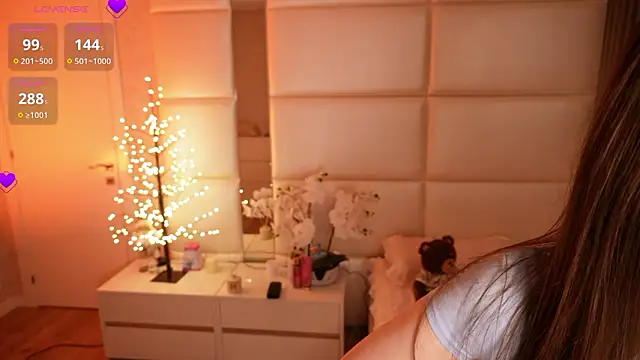 Lilly Colins online show from March 12, 7:29 pm