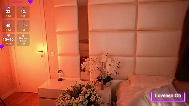 Lilly Colins online show from October 10, 6:20 pm