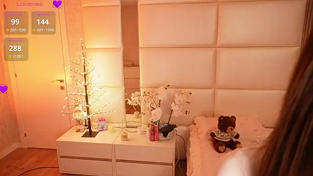 Lilly Colins online show from March 14, 7:42 pm