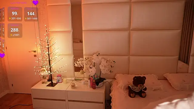 Lilly Colins online show from March 10, 8:02 pm