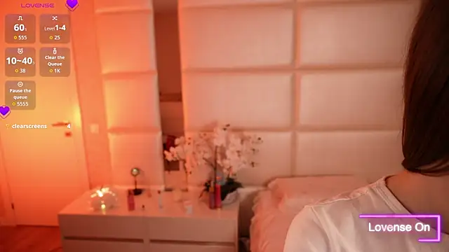 Lilly Colins online show from October 26, 8:20 pm