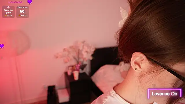 Lilly Colins online show from September 26, 5:42 pm