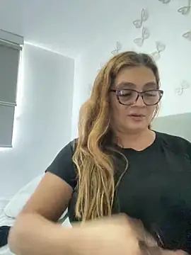 Snapshot of AntonellaAlondra4 chatting on February 11, 7:27 pm AntonellaAlondra4 online show from February 11, 7:27 pm